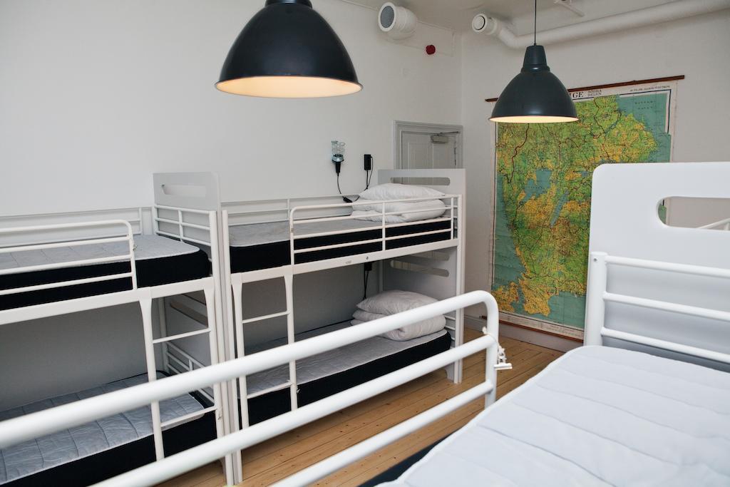 Cama en habitación compartida de 8 camas