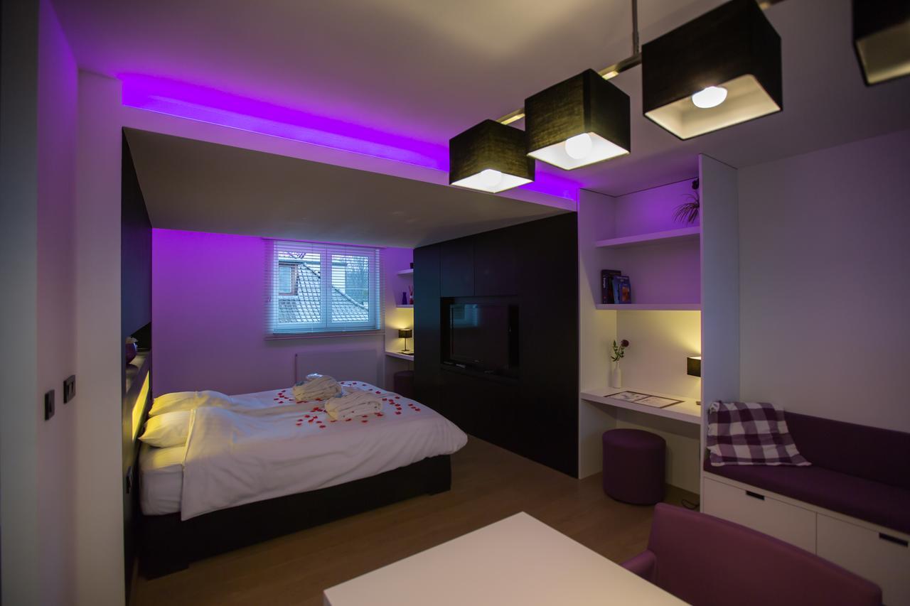 Double Room with Spa Bath,573523884:JPEG