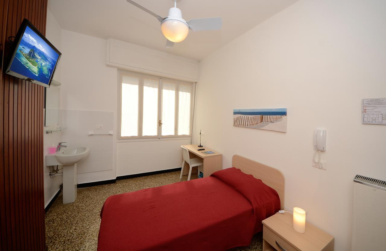 Single Room Private External Bathroom