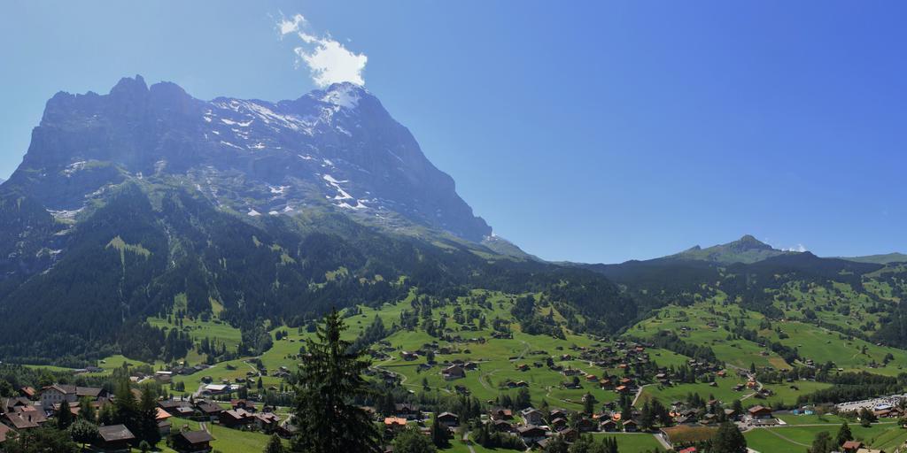 Habitación Triple Clásica con aire acondicionado y vistas al Eiger