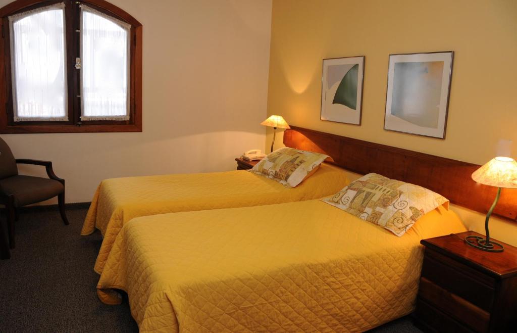 Twin Room,1584428966:JPEG