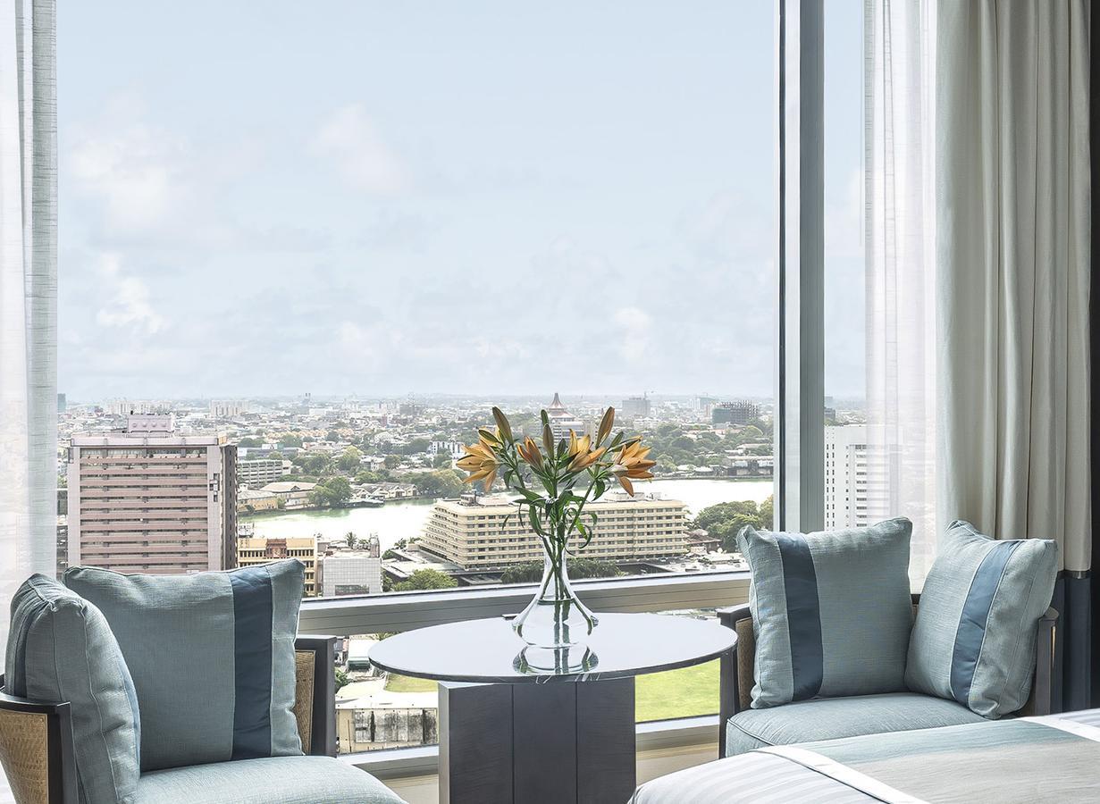 Deluxe Zimmer mit Kingsize-Bett und Seeblick