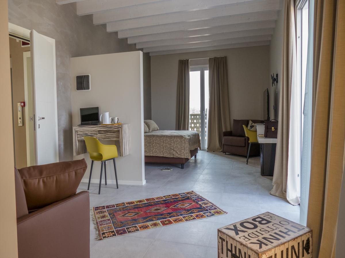 Suite with Balcony,631852044:JPEG