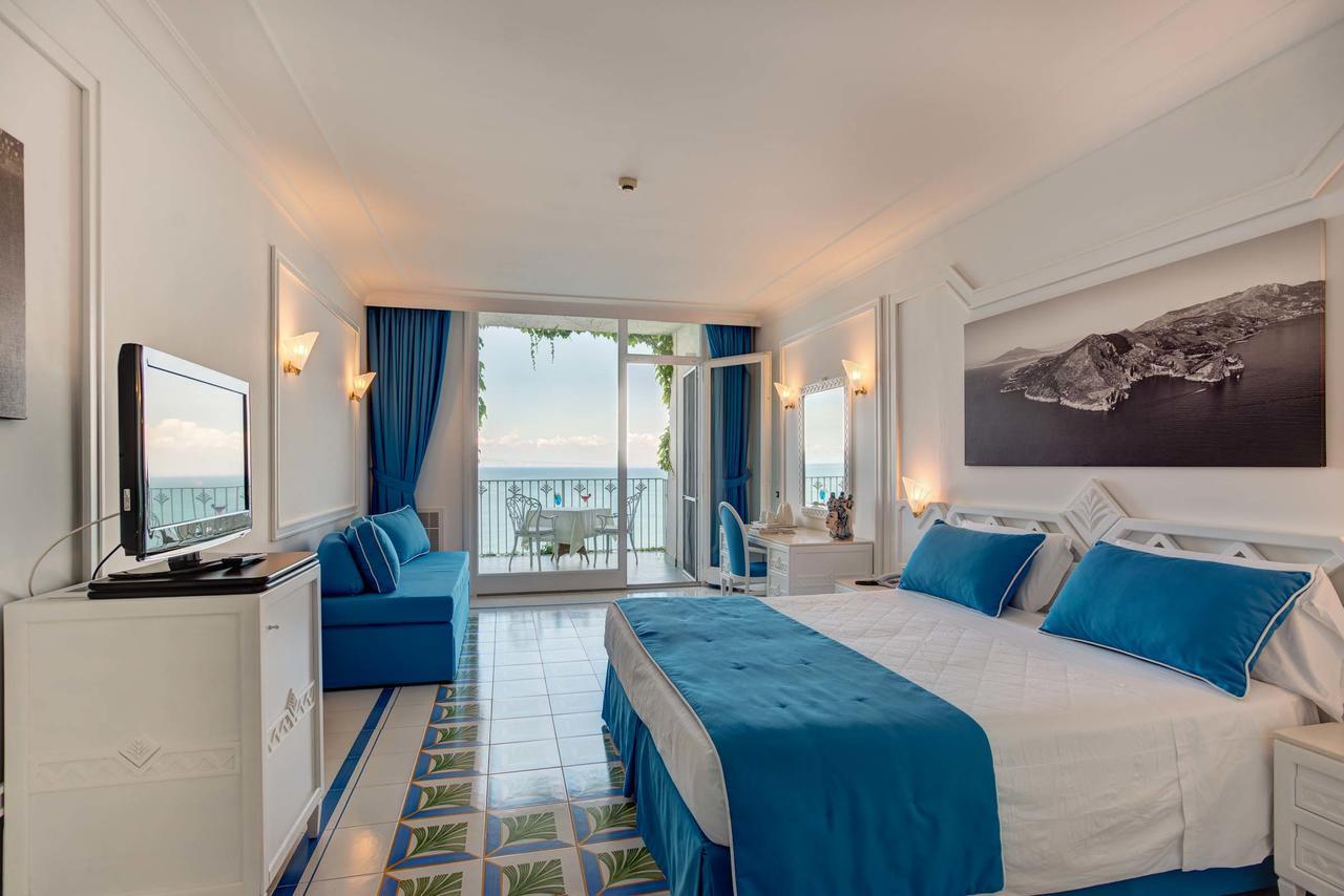 Deluxe Double or Twin Room with Sea View,632689029:JPEG