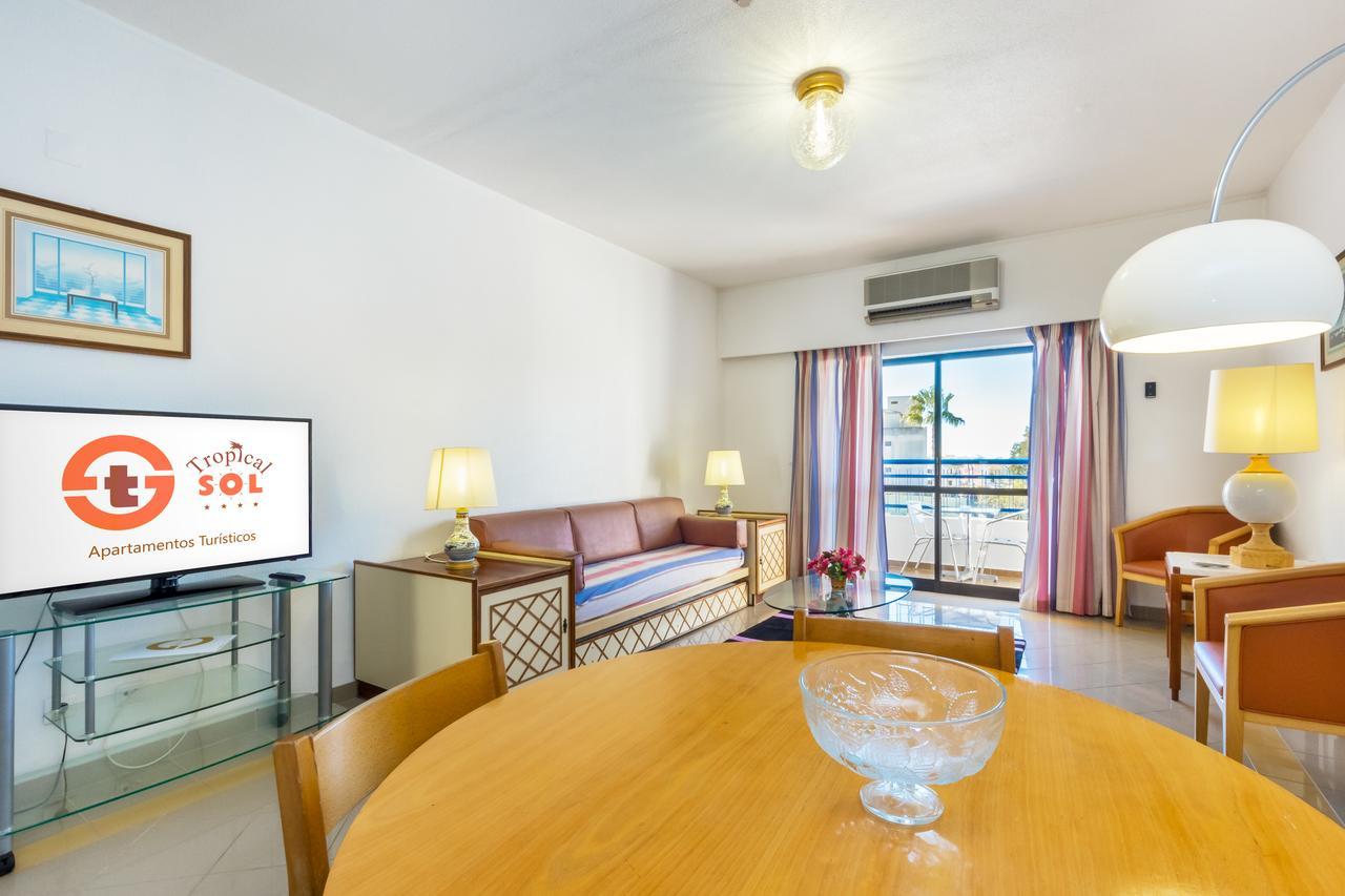 Appartement met 2 Slaapkamers en Uitzicht op het Zwembad