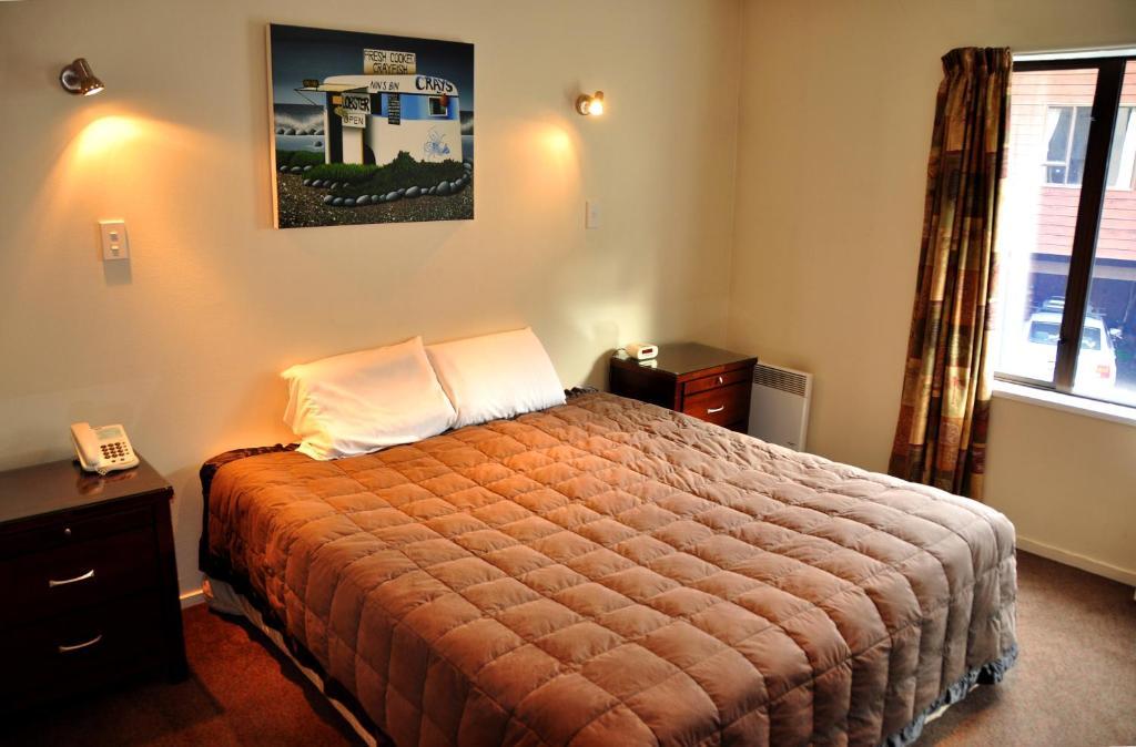 Superior Two-Bedroom Two-Bathroom Apartment,152579812:JPEG