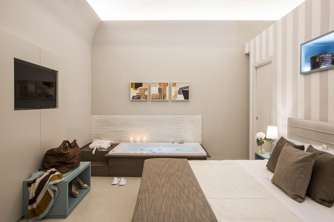 Deluxe Suite with Spa Bath,636726543:JPEG