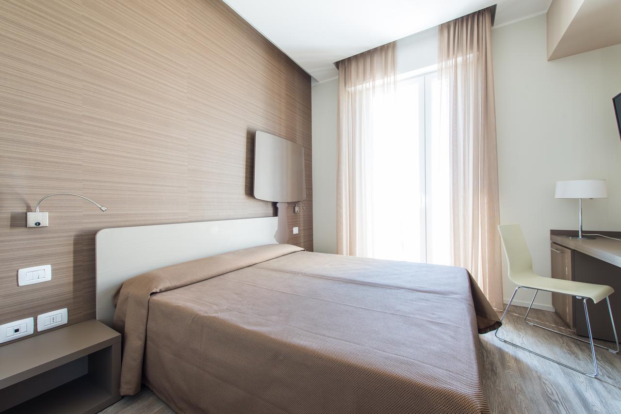 Double Room with Balcony and Sea View,640268010:JPEG