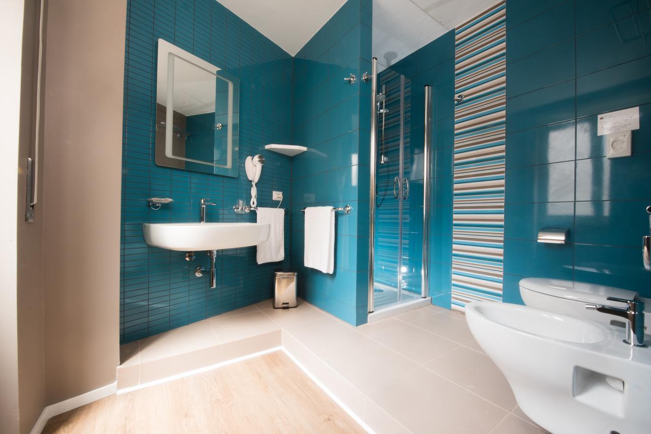 Double Room with Private Bathroom,646112310:JPEG