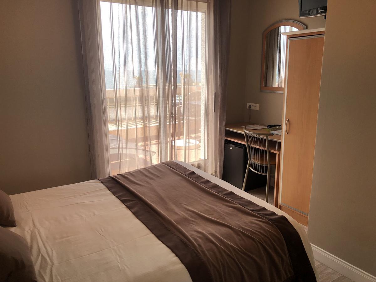 Chambre Double avec Terrasse Privée et Vues sur la Mer
