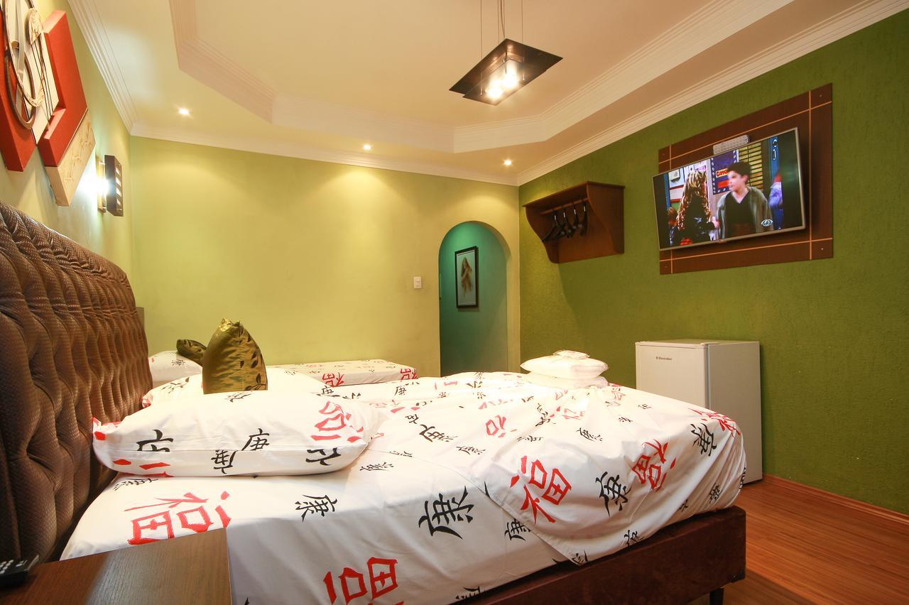 Quarto Triplo com Banheiro