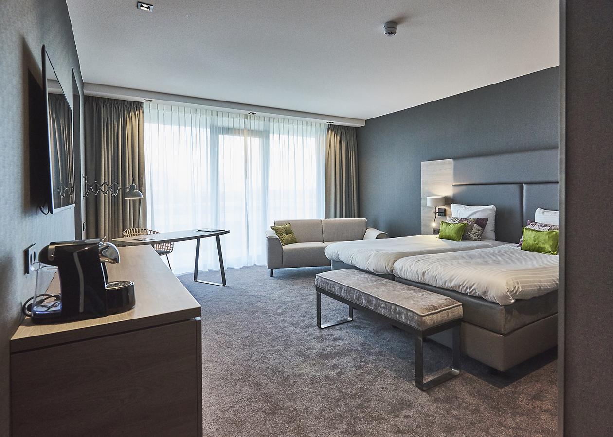 Family Room,1228104194:JPEG