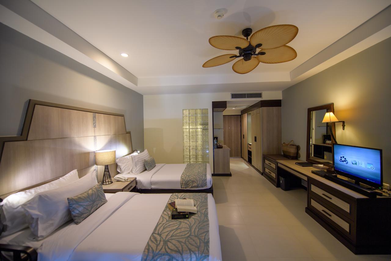 Deluxe Double or Twin Room with Pool Access,664185618:JPEG