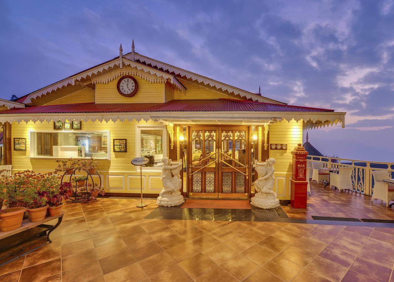 Deluxe Campbell Residency (King)  - 10% Discount on Foods & Soft Beverages* | 15% Discounts on Laundry Services* | INR 500 spa credit during your stay on selective Massage services. TnC Apply.* | Free Minibar - 2 cans of soft Beverages (Once on Arriv
