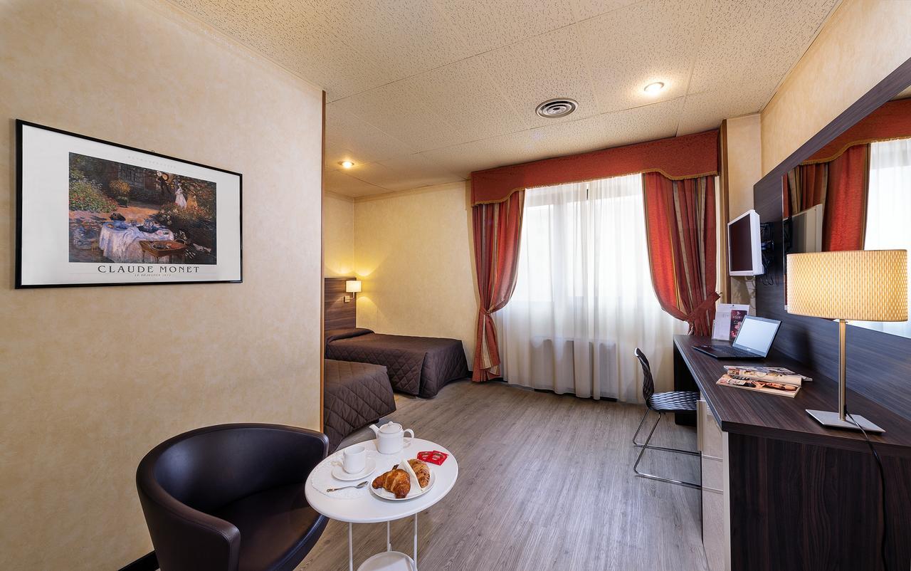 Standard Triple Room,831523892:JPEG
