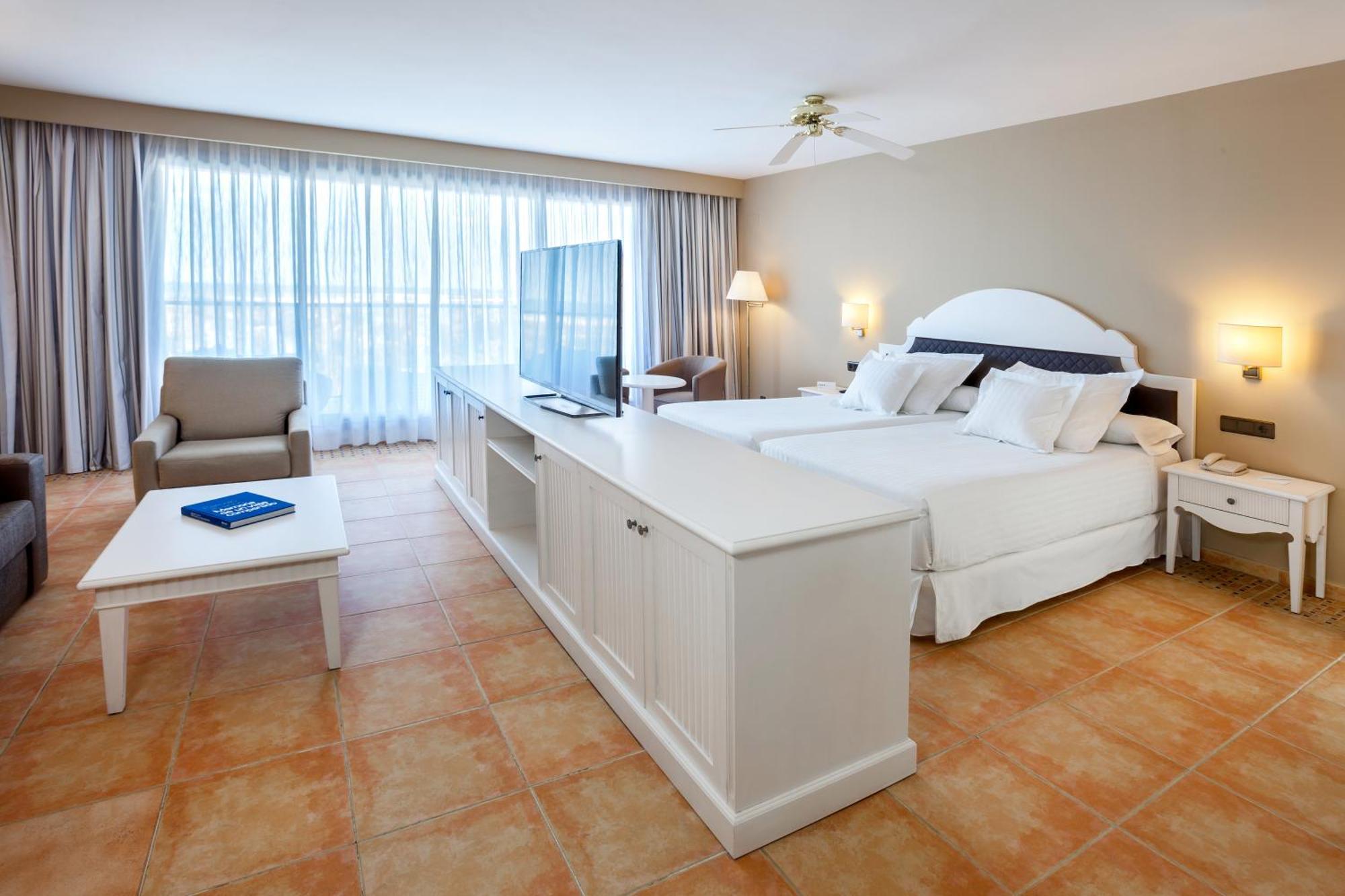 Deluxe Double Room,909522283:JPEG