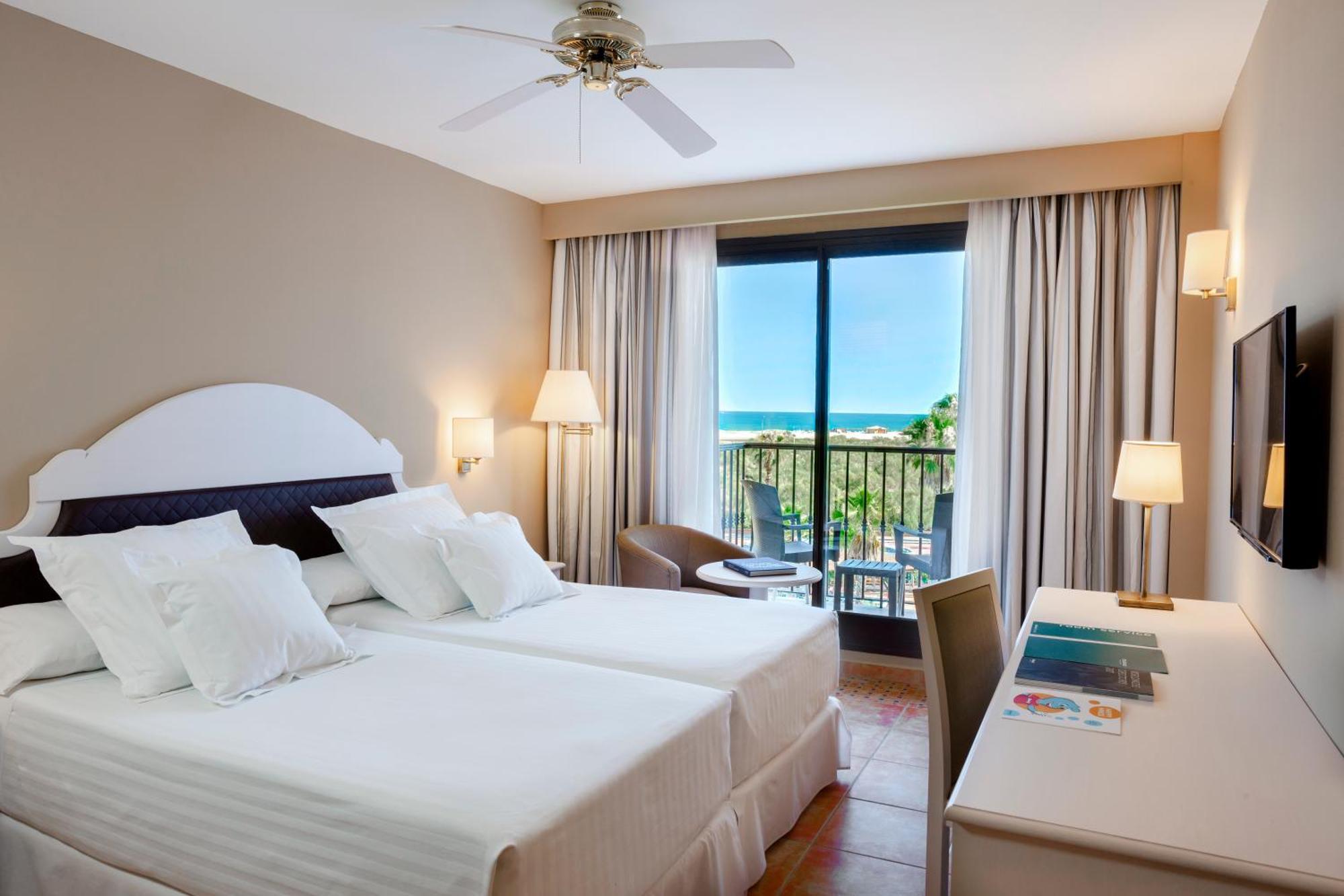 Superior Twin Room with Sea View,909522283:JPEG
