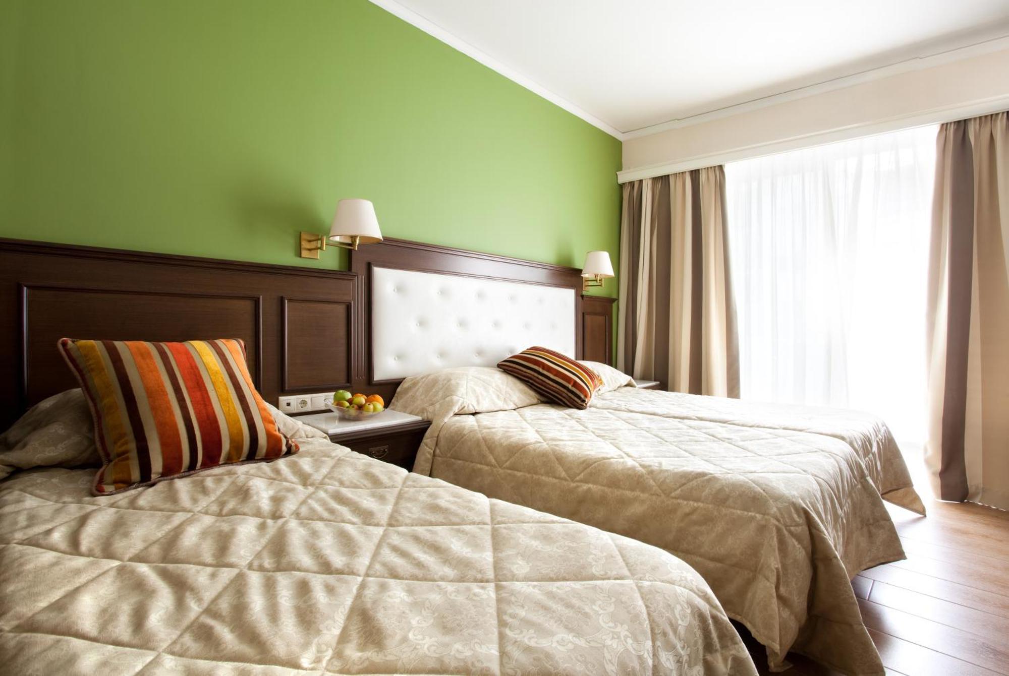 Triple Room,680811363:JPEG