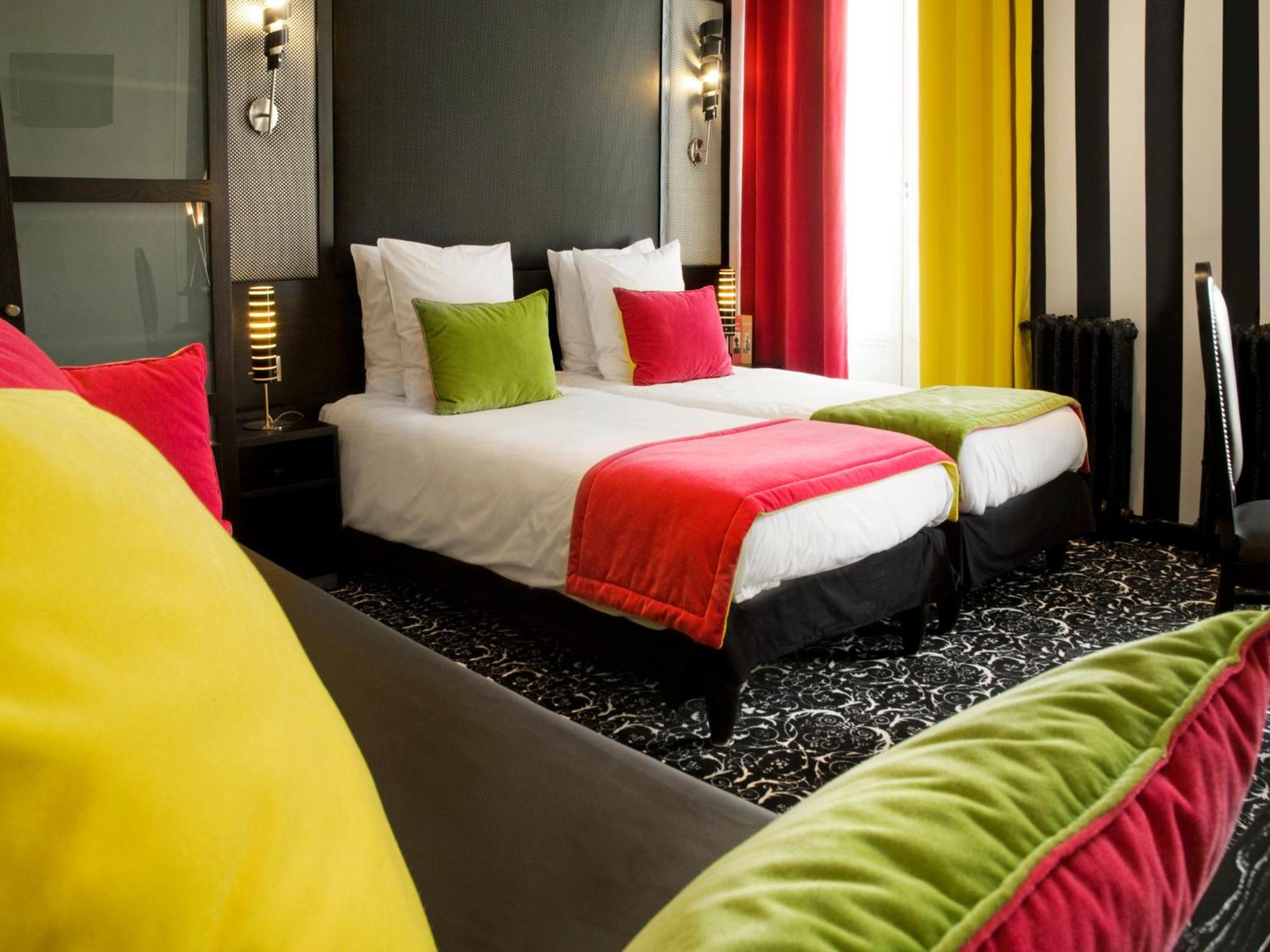 Quarto Superior com Cama de Casal e Passeio de Barco pelo Rio Sena Incluído