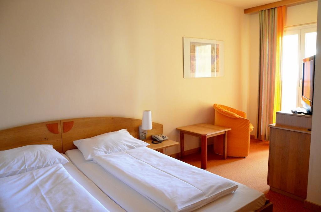 Doppelzimmer mit Balkon