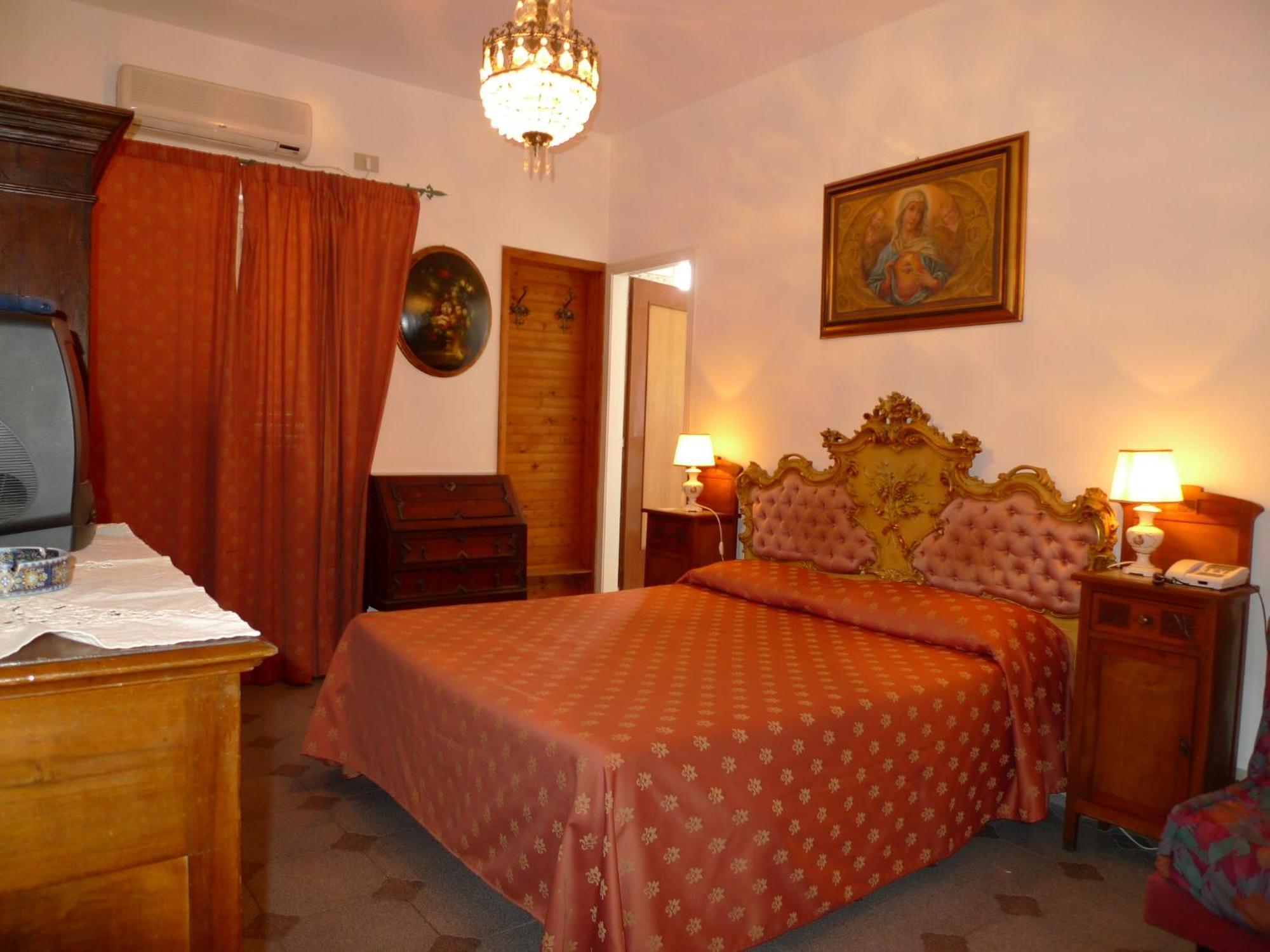 Triple Room,697179486:JPEG