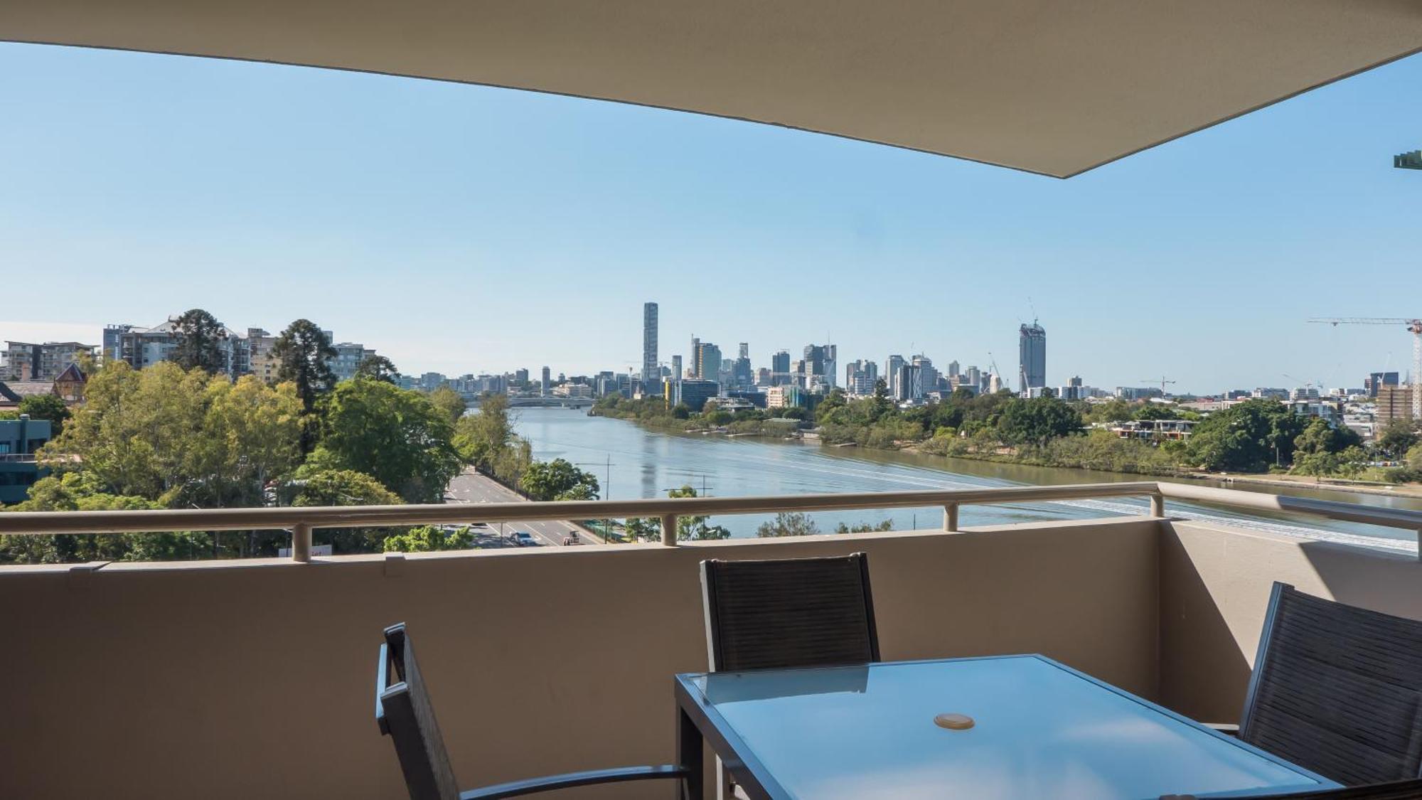 Premier One-Bedroom Apartment River View,686461005:JPEG
