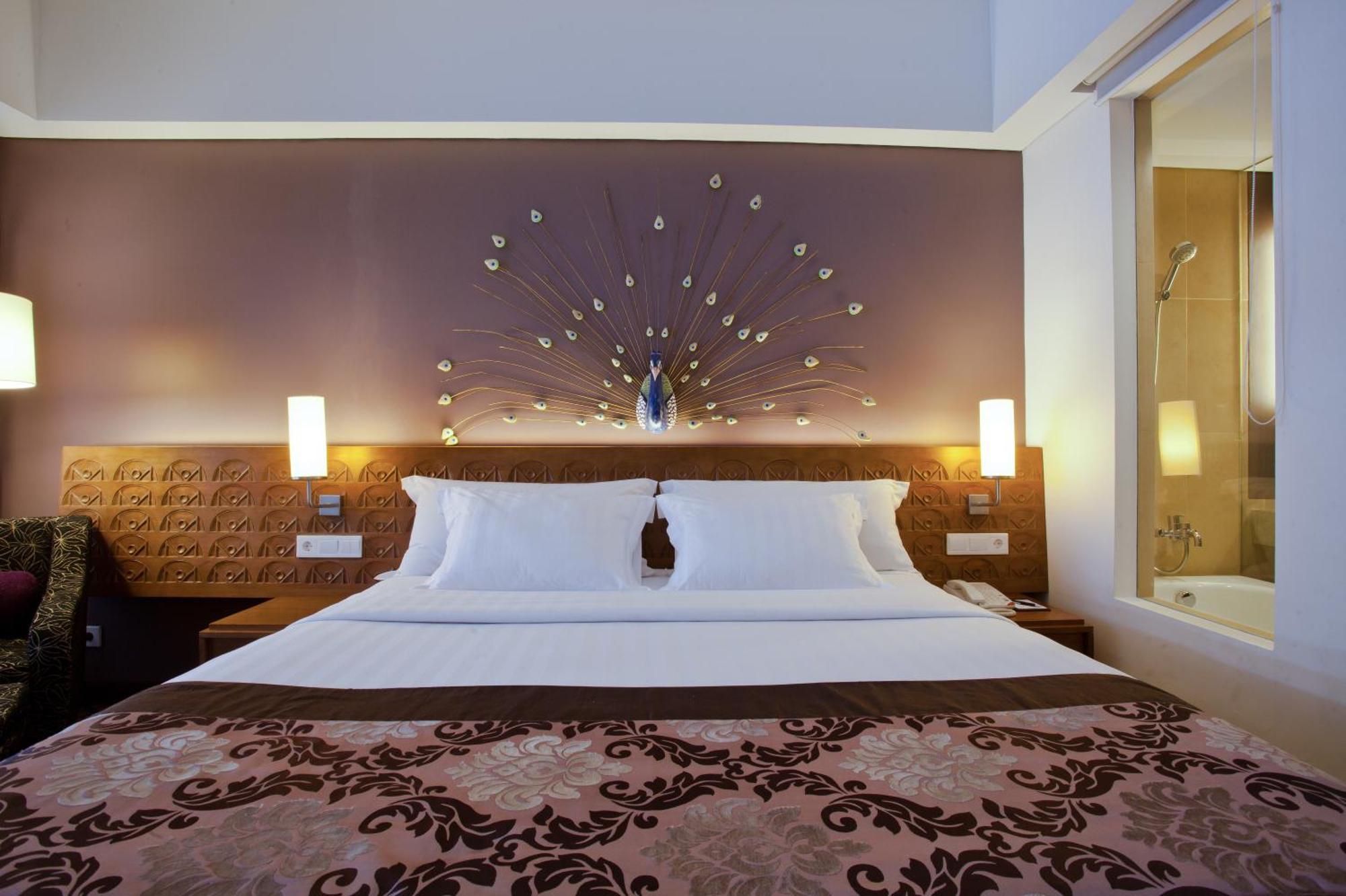Deluxe Doppel-/Zweibettzimmer mit Zugang zum Pool