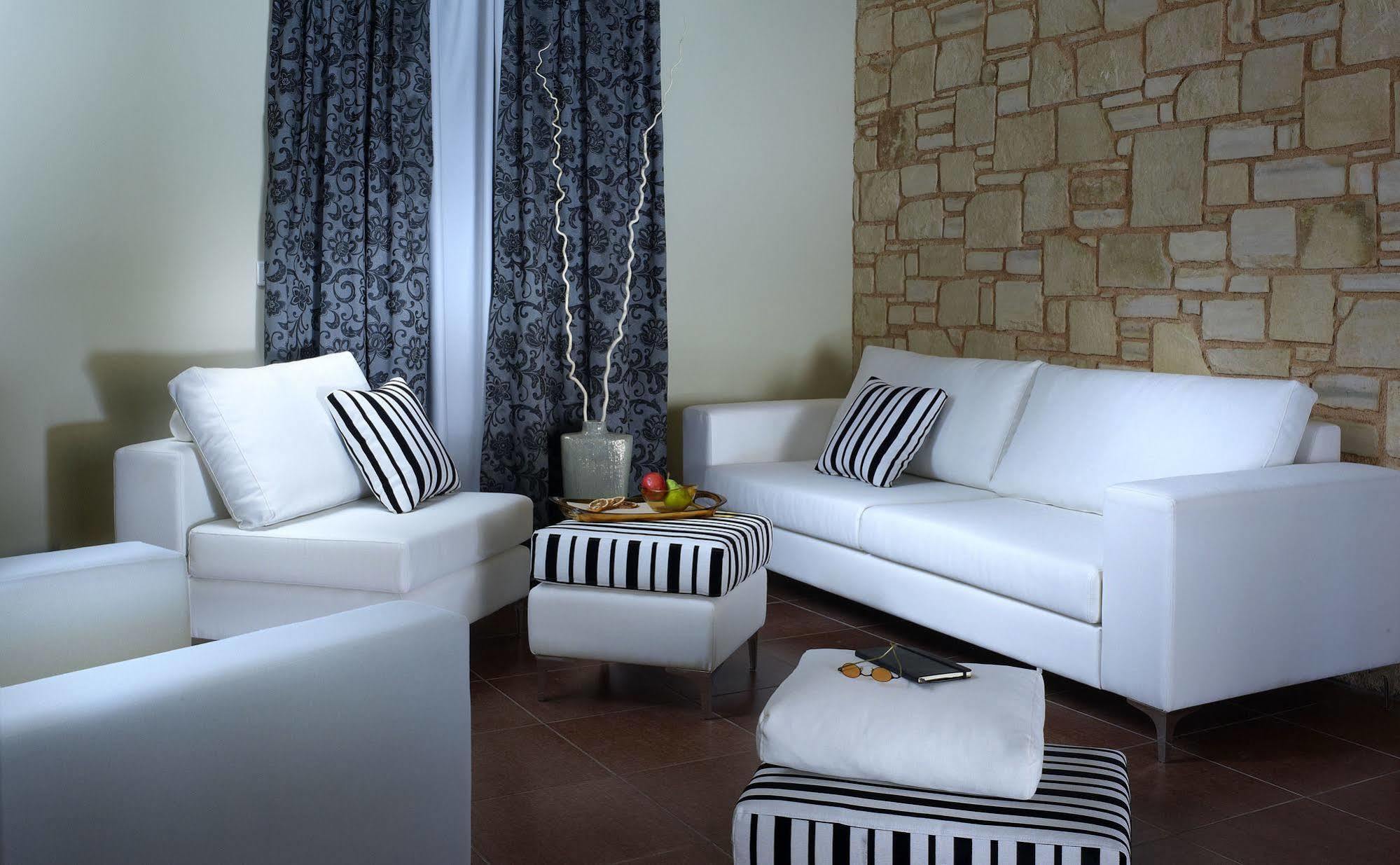 Two-Bedroom Villa Private Pool & Kitchen