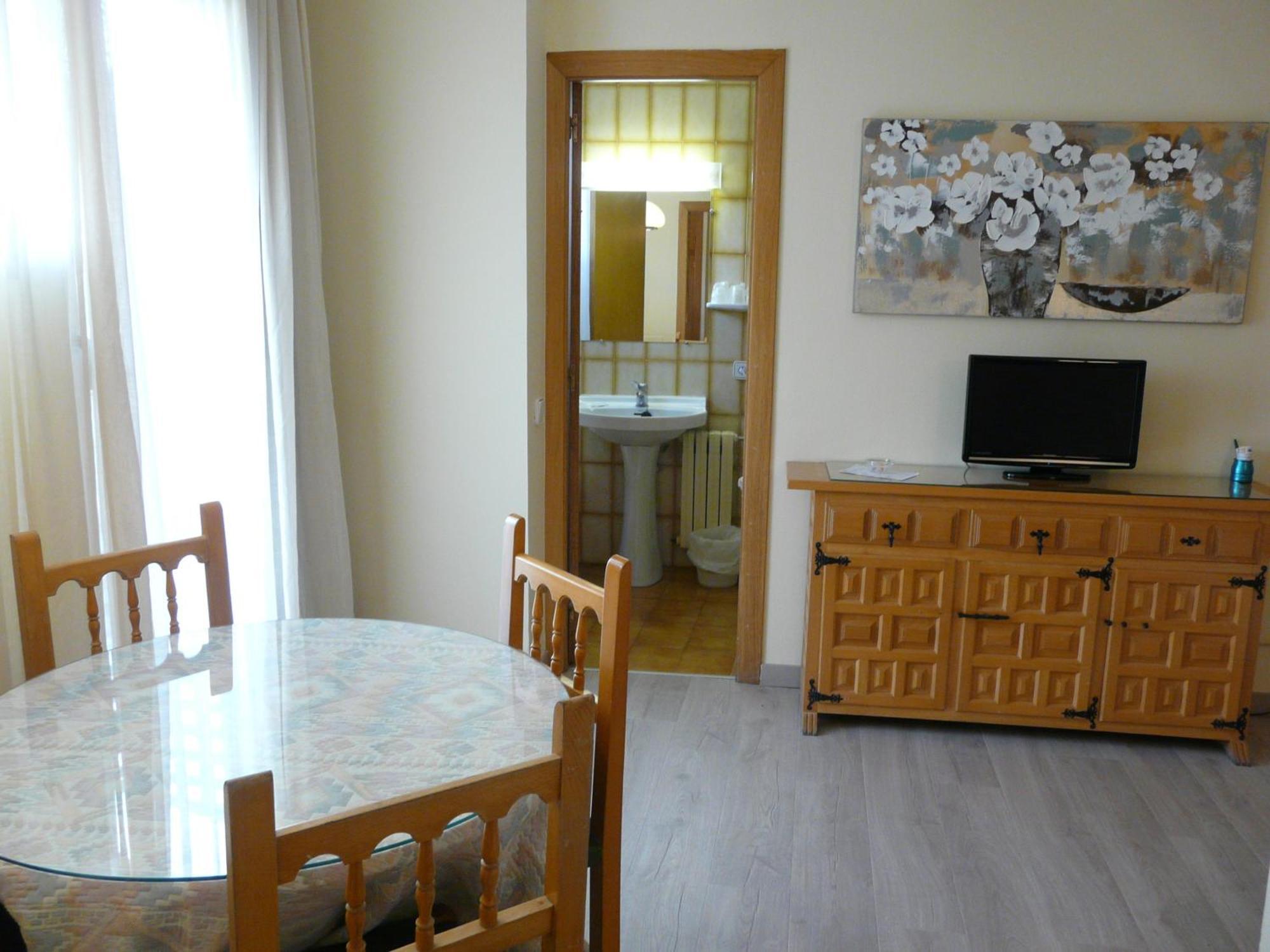 Superior Family Room,692795871:JPEG