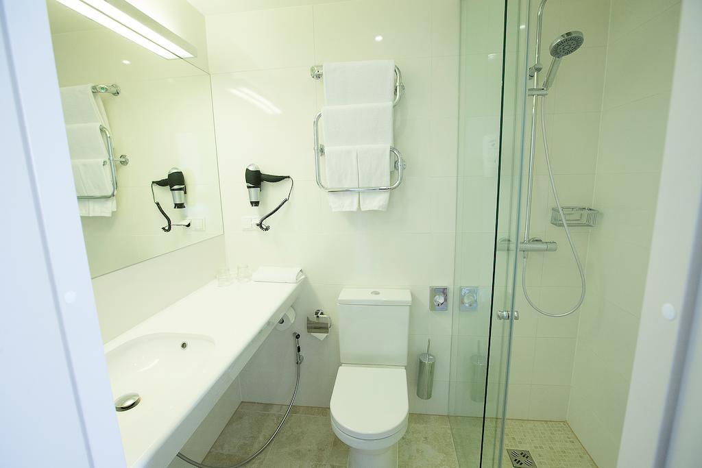 Standard Room with Waterpark and Gym Access,403190127:JPEG