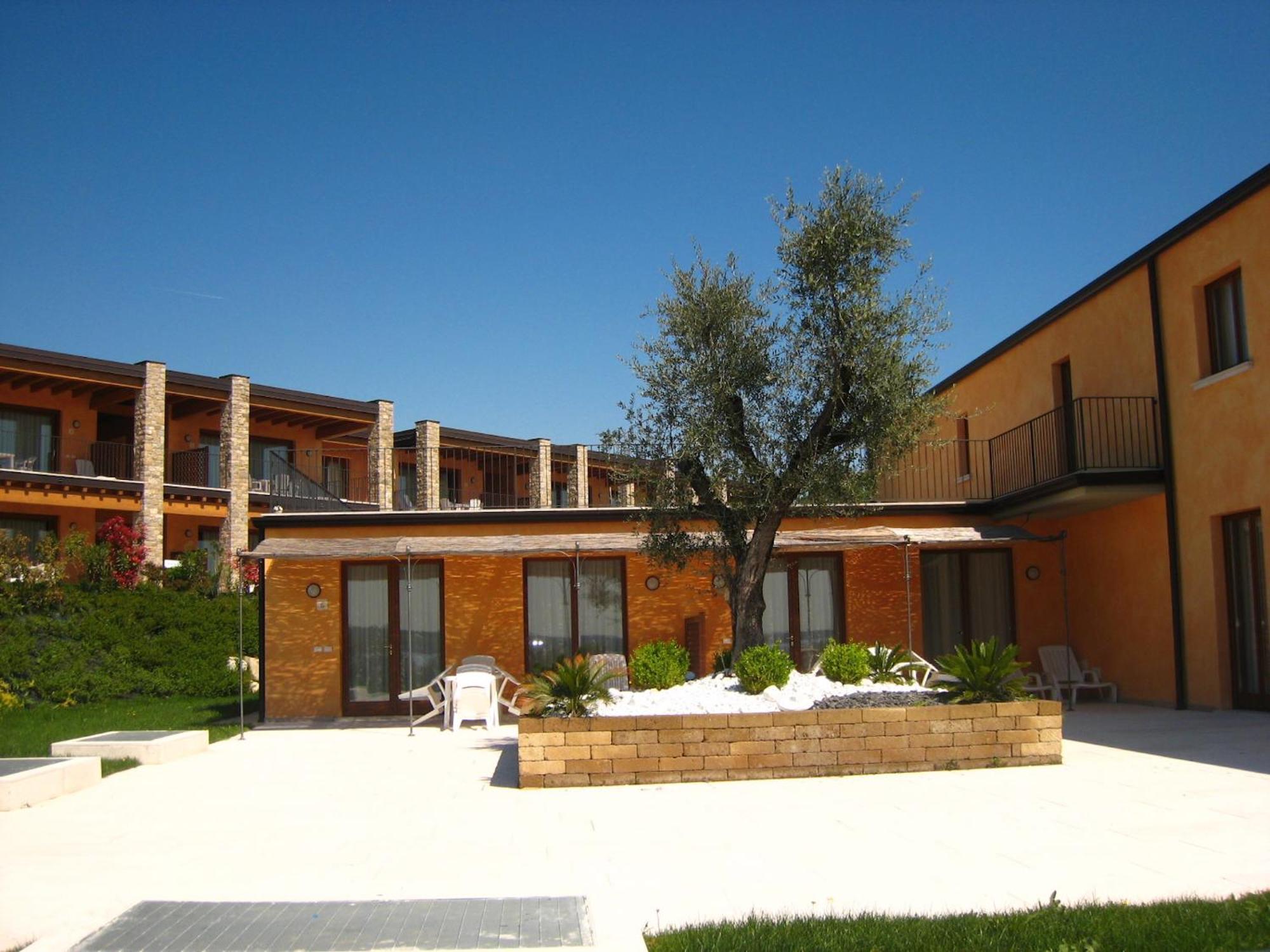 Small Standard Two-Bedroom Apartment with Lake View,912476398:JPEG