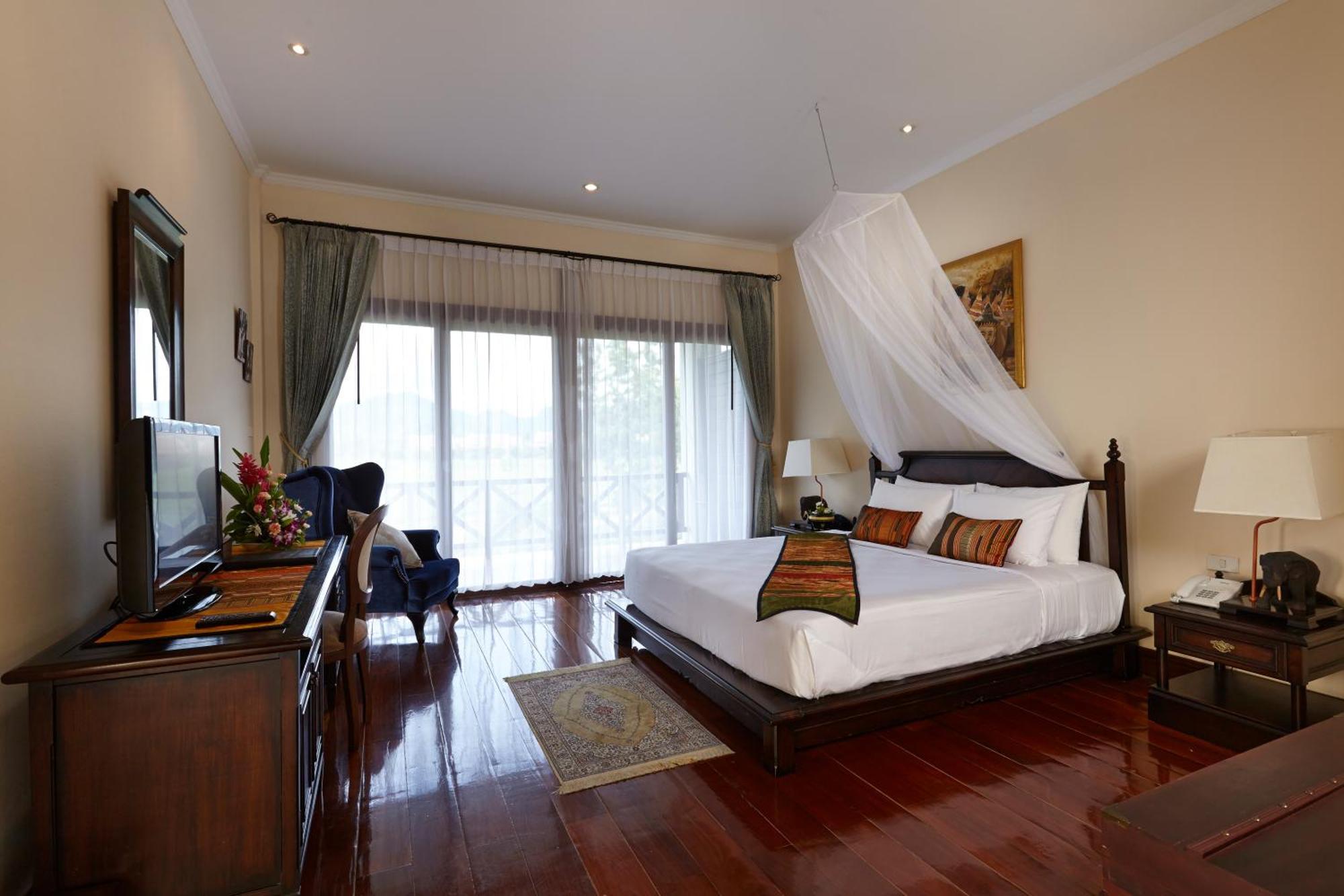 Suite with Mountain View