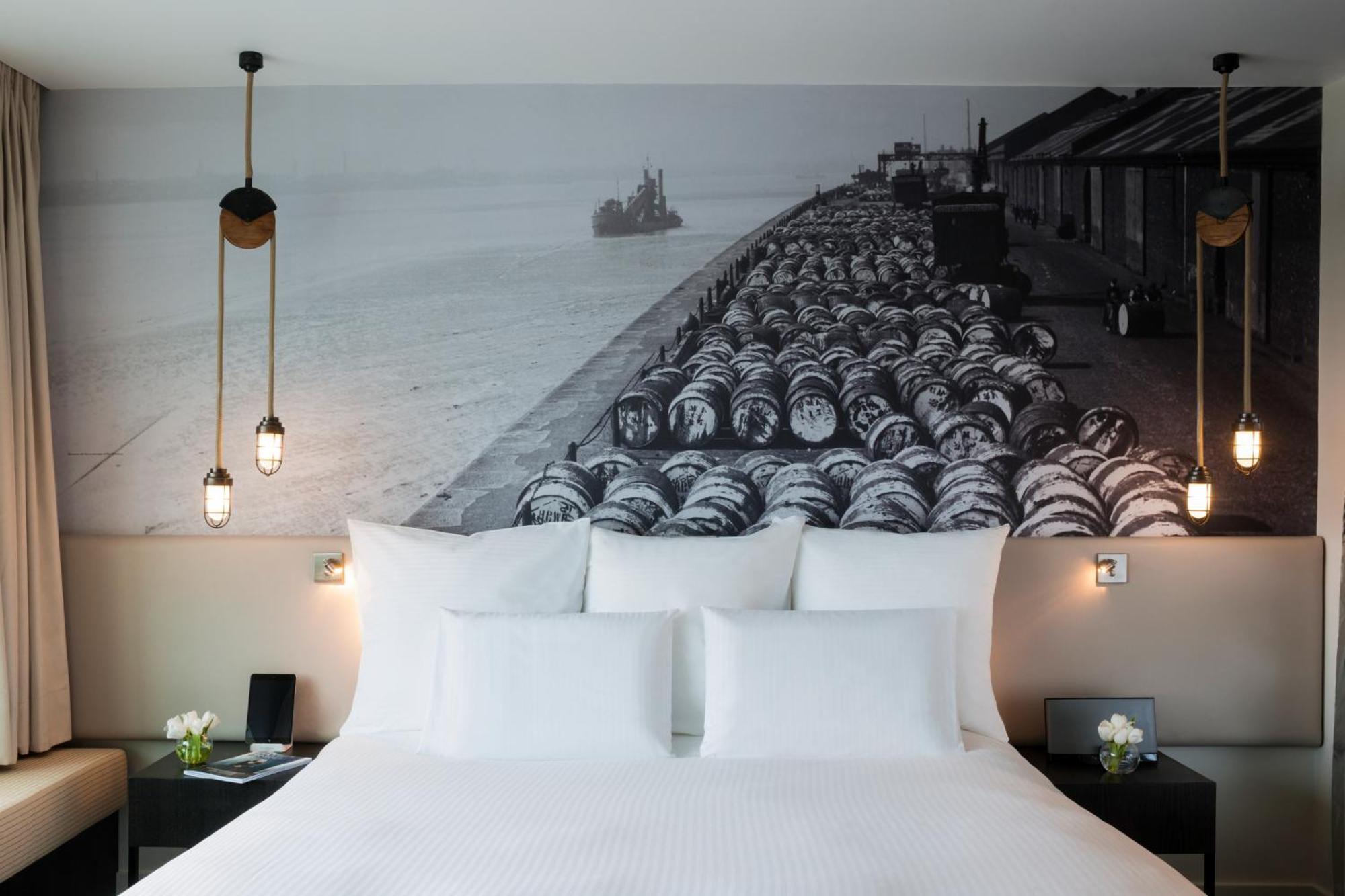 Deluxe King Room,693806889:JPEG