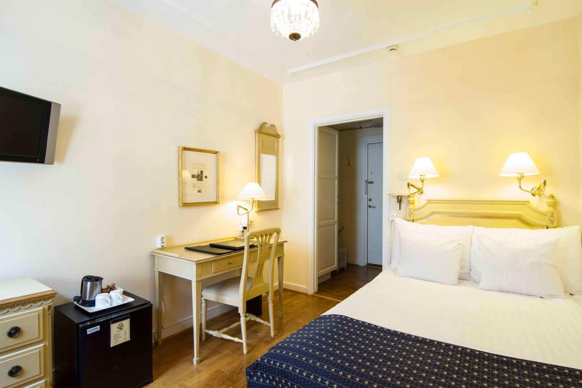 Small Double Room (140cm bed)