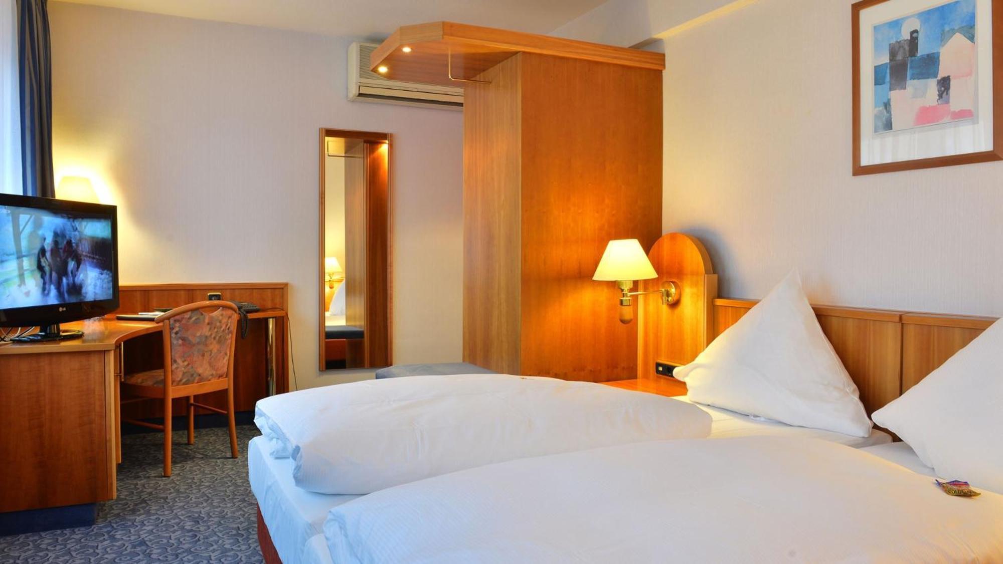 Standard Double Room,702515548:JPEG
