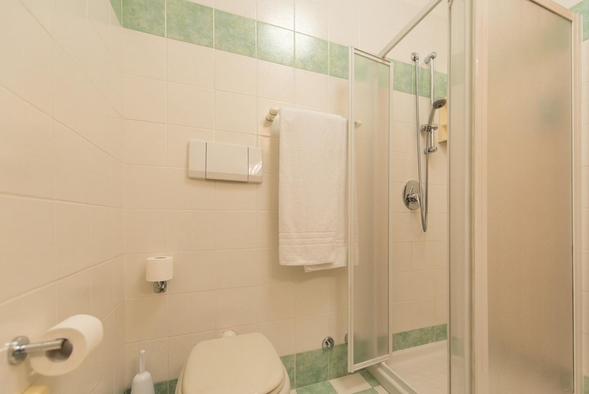 Double Room (Single Use),893409643:JPEG