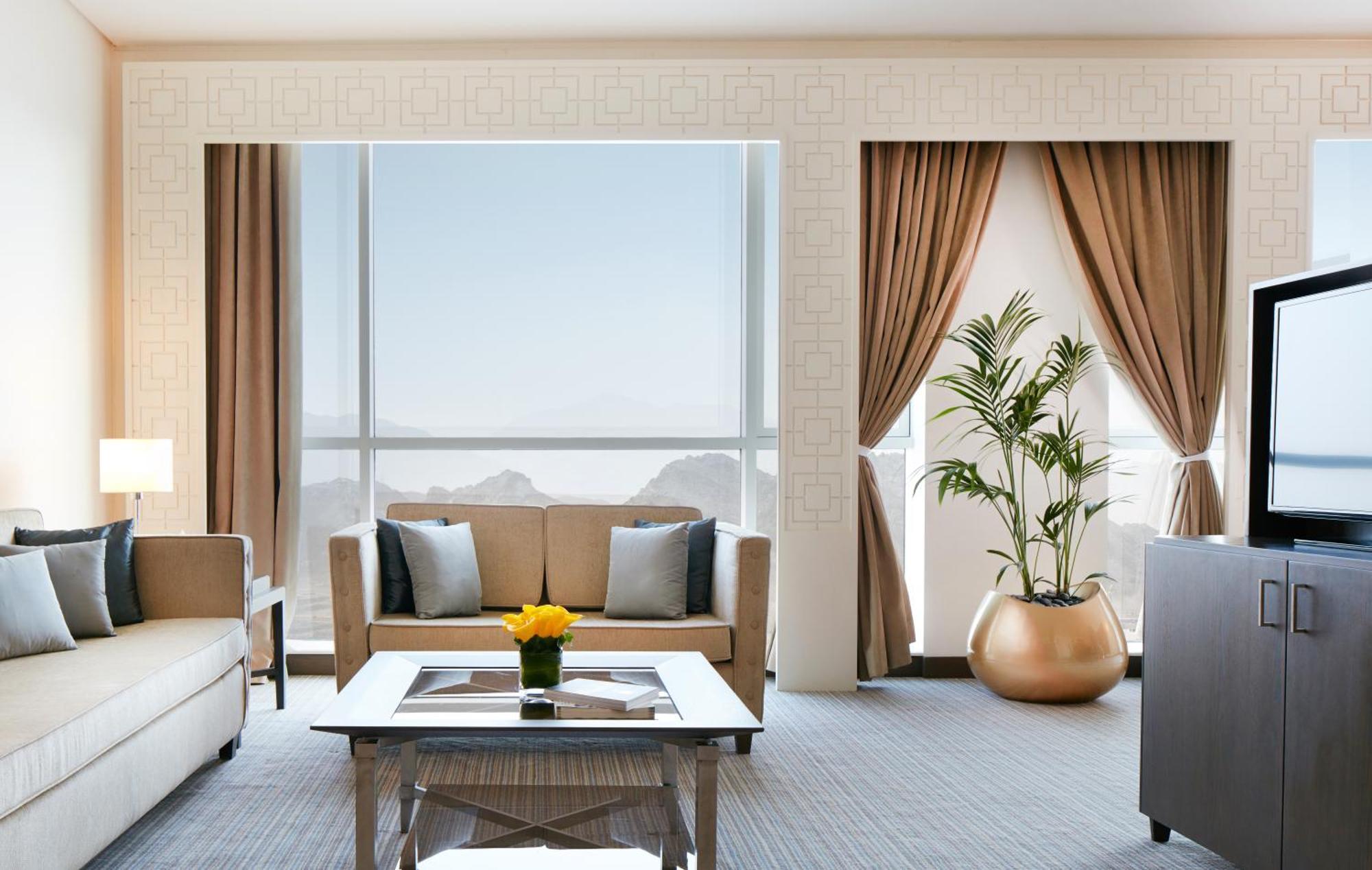 Luxury Suite,725113741:JPEG
