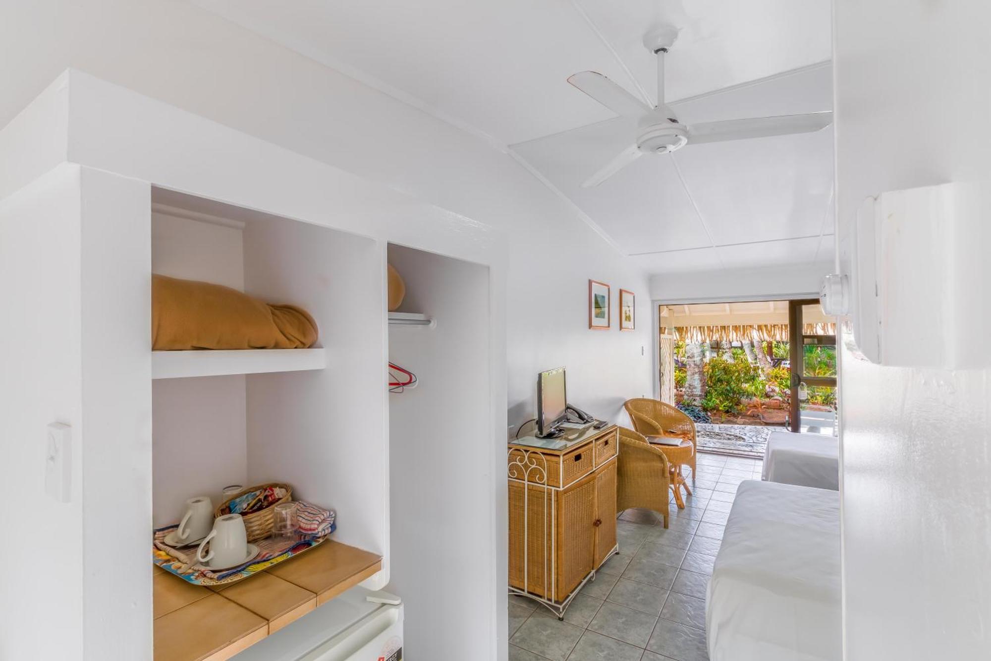 Poolside Room,1667436251:JPEG