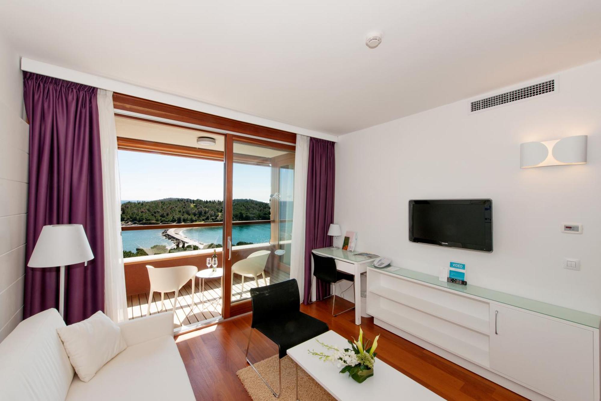Premium Sea View Suite with Balcony,1284211351:JPEG