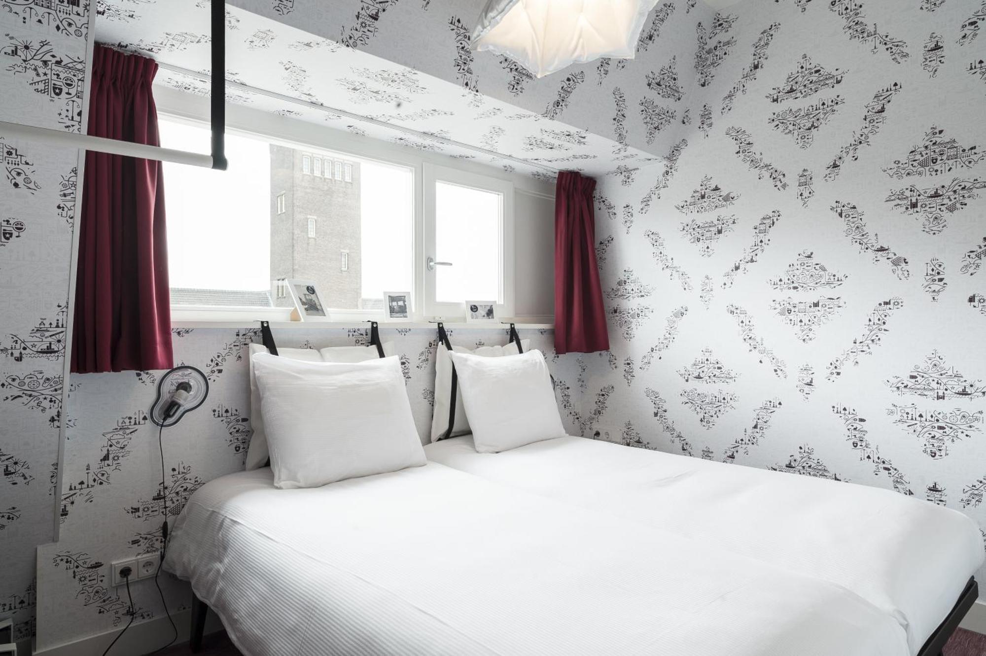 Basic Double Room with Street View
