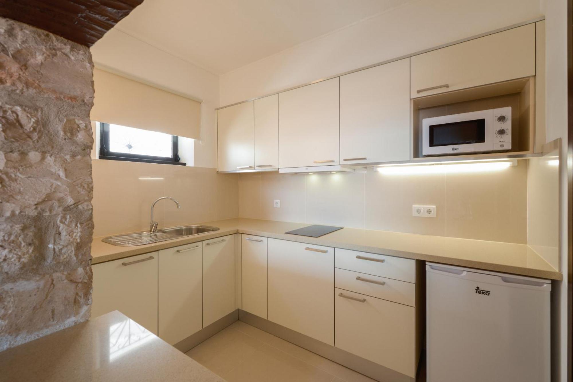 Deluxe One-Bedroom Apartment with Sea View,1433289049:JPEG