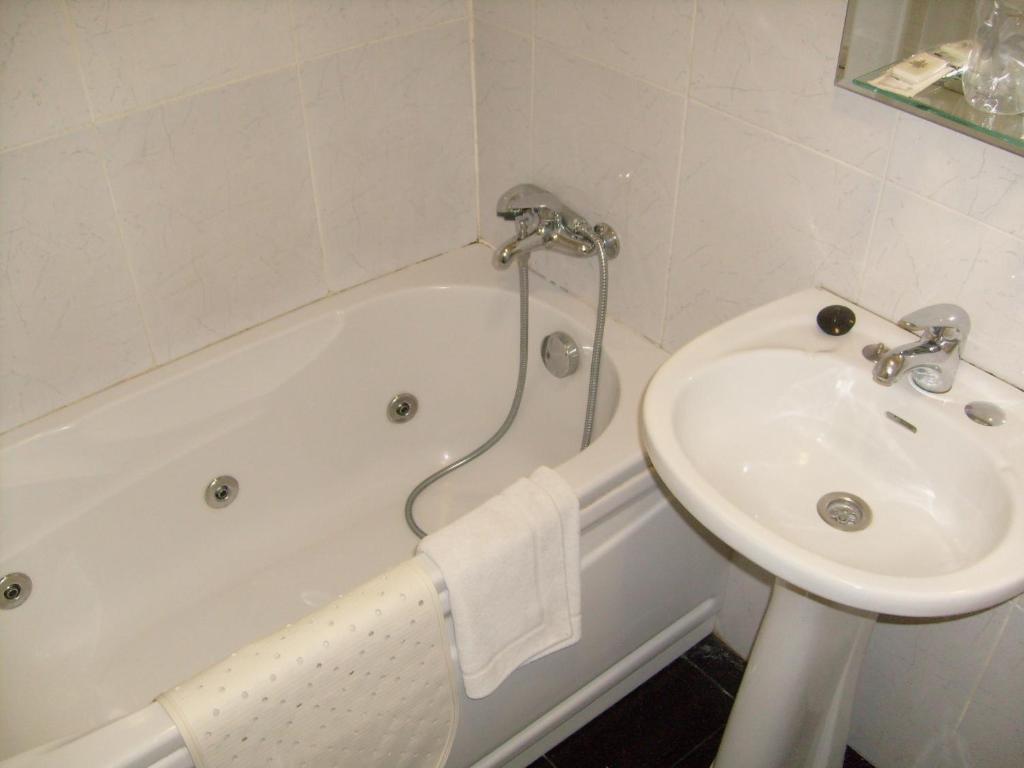 Oferta Especial - Habitación Doble con aparcamiento gratuito - 1 o 2 camas