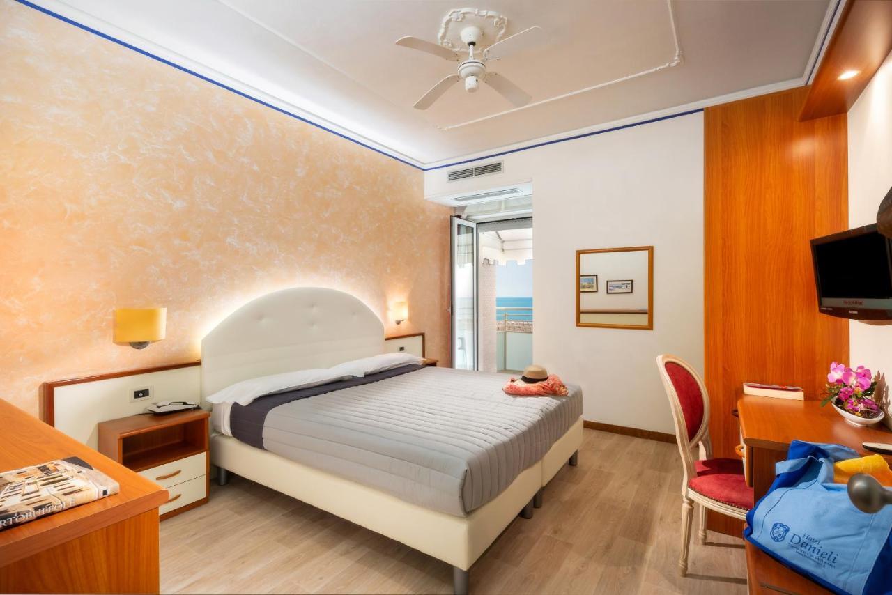 Standard Double Room with Sea View,720948451:JPEG