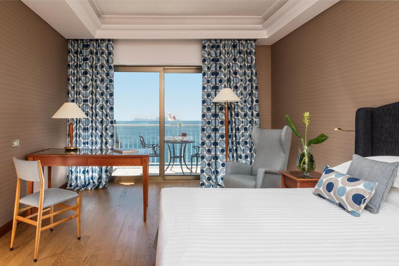 Quarto Superior com Cama de Casal ou 2 de Solteiro com Vista do Mar