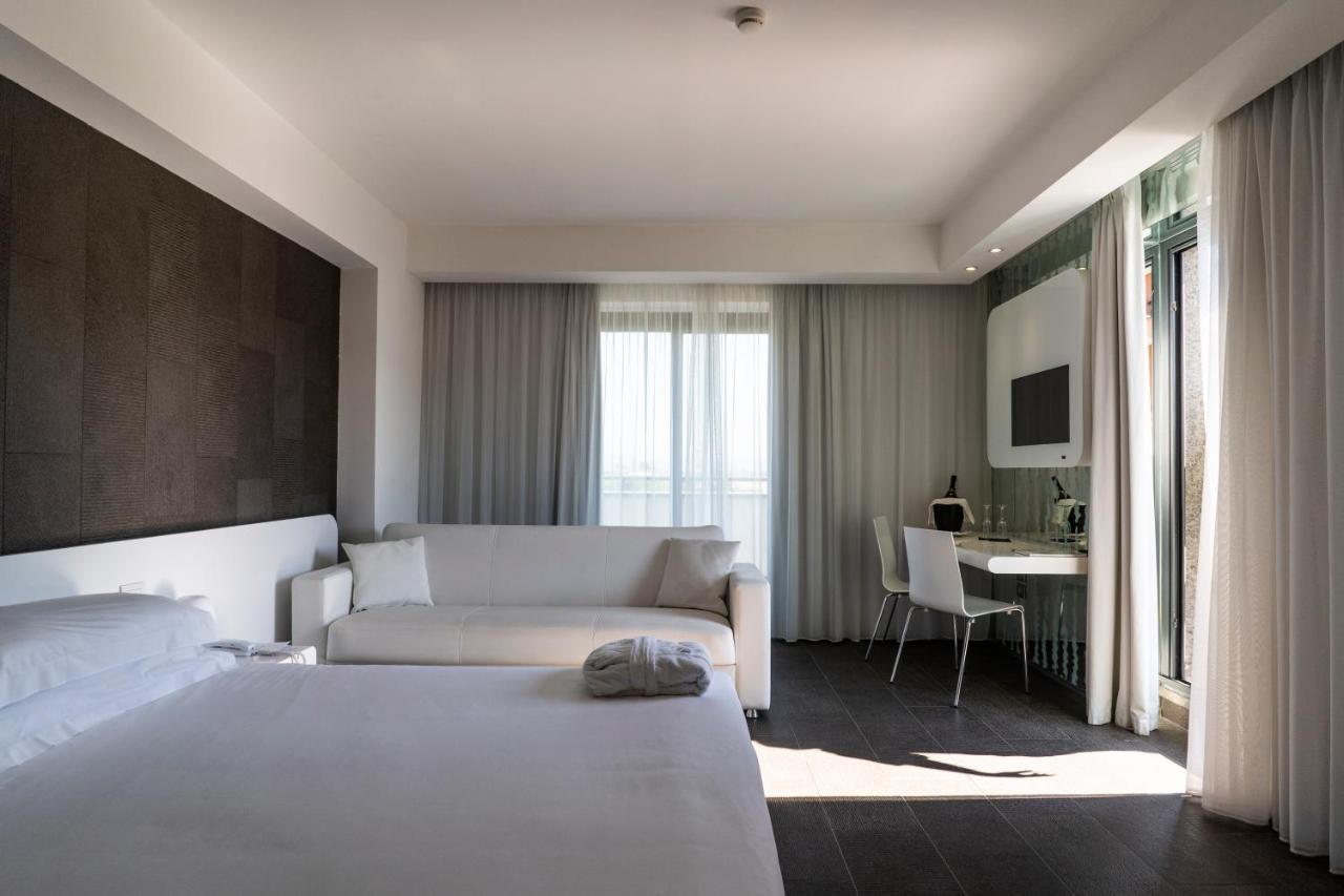 Junior Suite with Balcony,737749465:JPEG