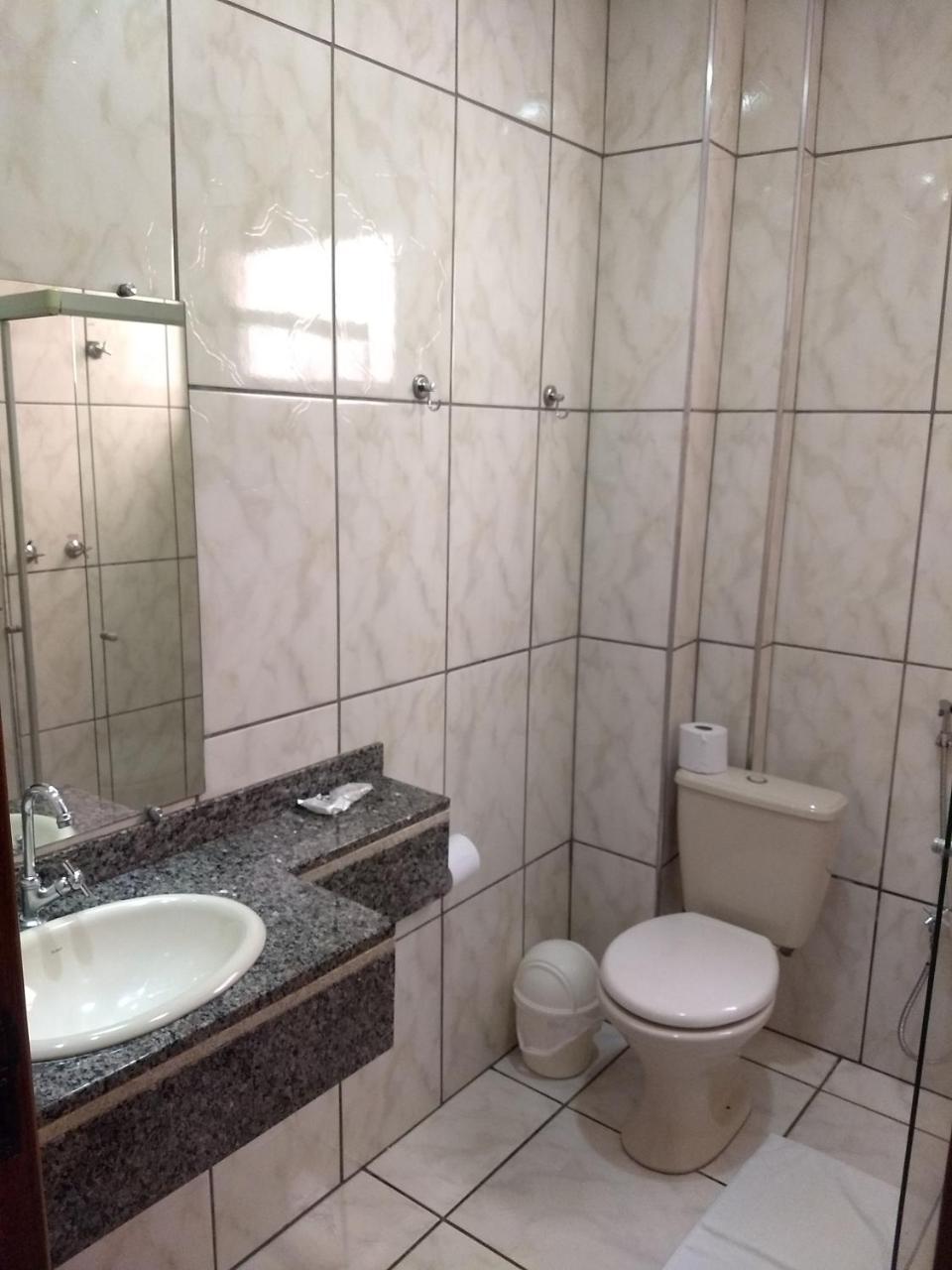 Quarto Econômico com 2 Camas de Solteiro