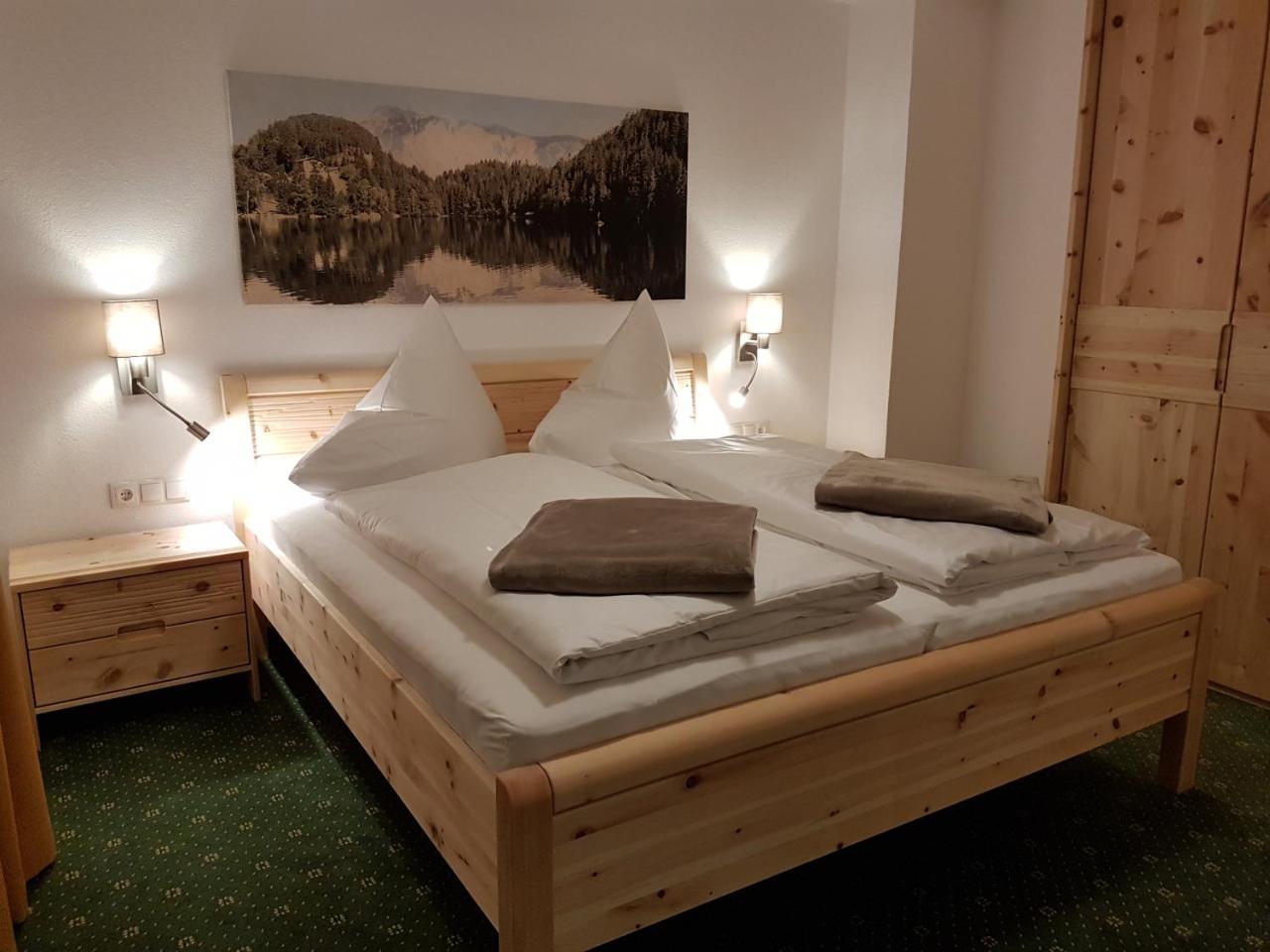 One-Bedroom Apartment,749764454:JPEG
