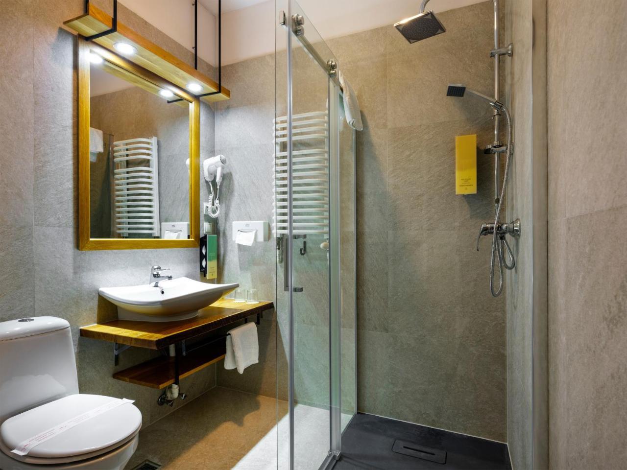 Double Room (1 Adult)