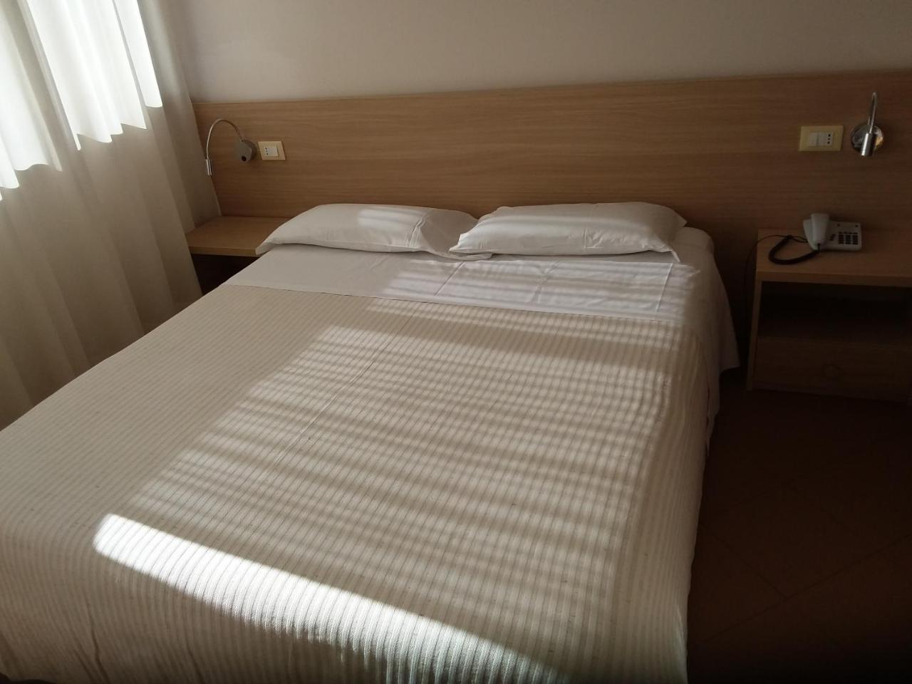Single Room,761606296:JPEG