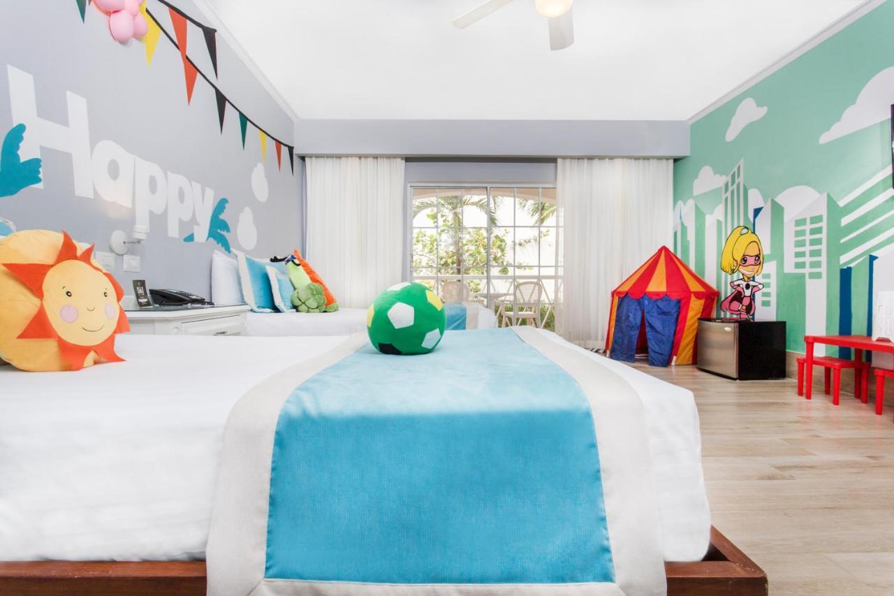 Family Room - Better Together (2 Adults + 2 Children)